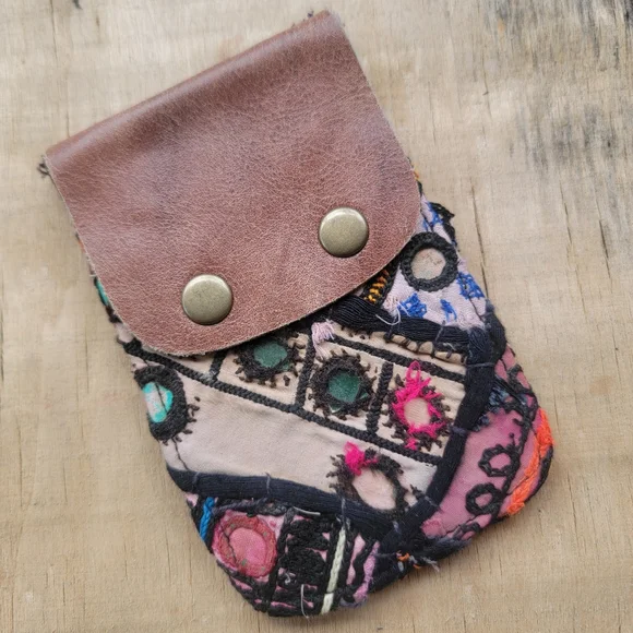 🎱🔮 Free People Boho Embroidered Repurposed vtg banjara hippie Wallet card case - Picture 9 of 16